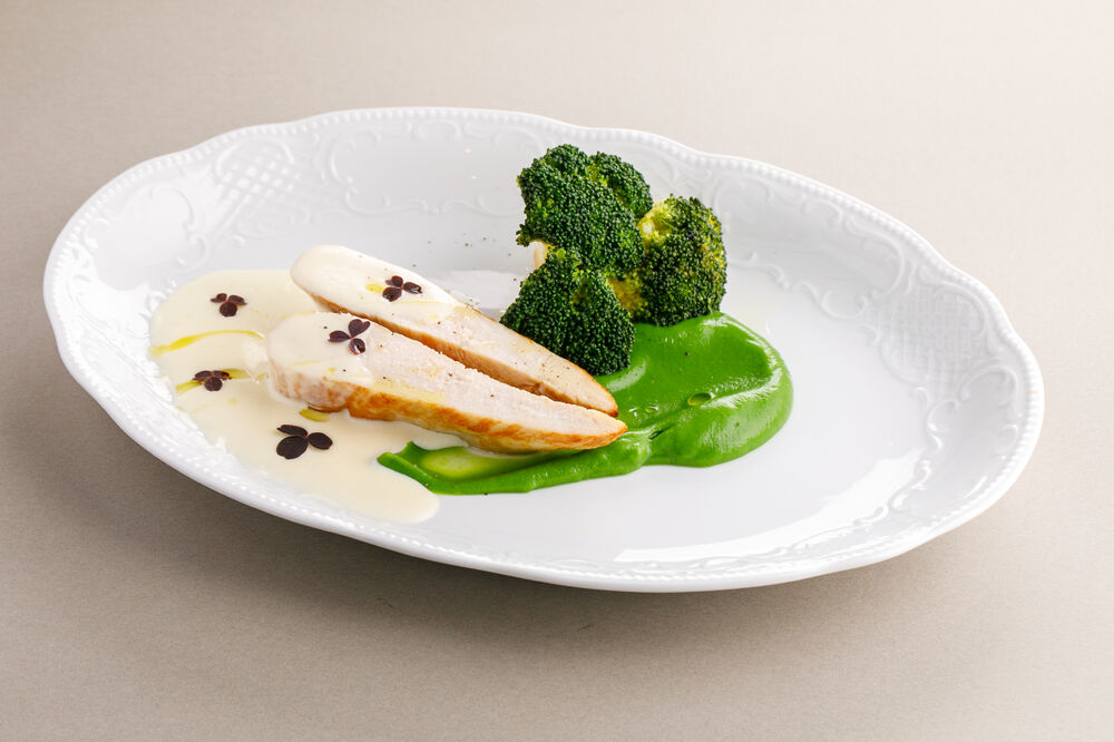 Chicken breast with broccoli and parmesan sauce
