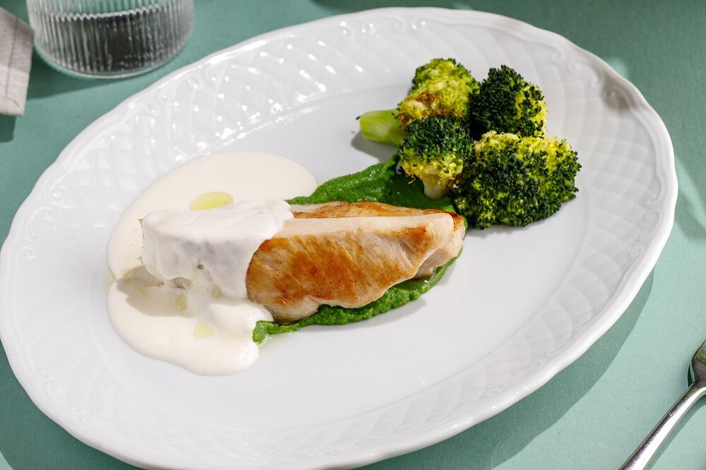  Chicken breast with broccoli