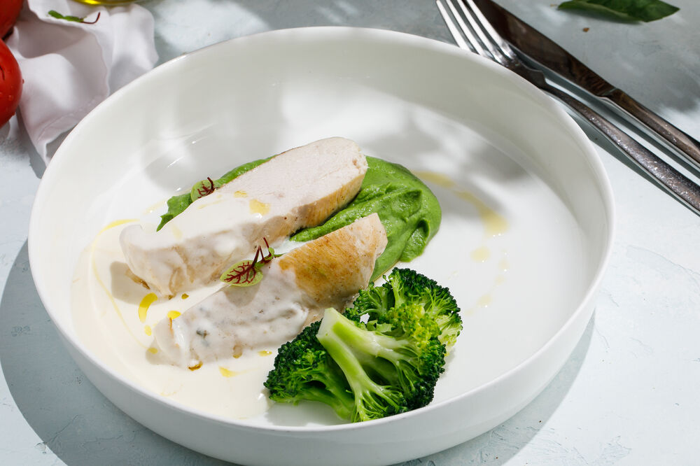 Chicken breast with broccoli and parmesan sauce