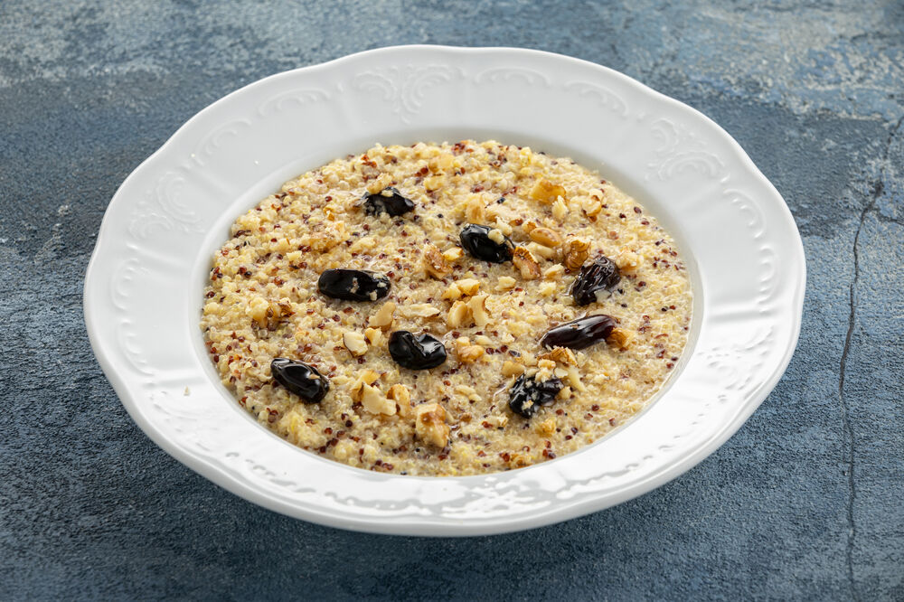 Porridge with quinoa and raisins in maple syrup