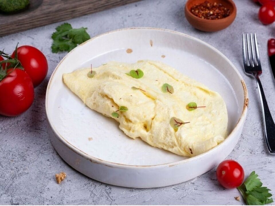 Omelet with cream cheese