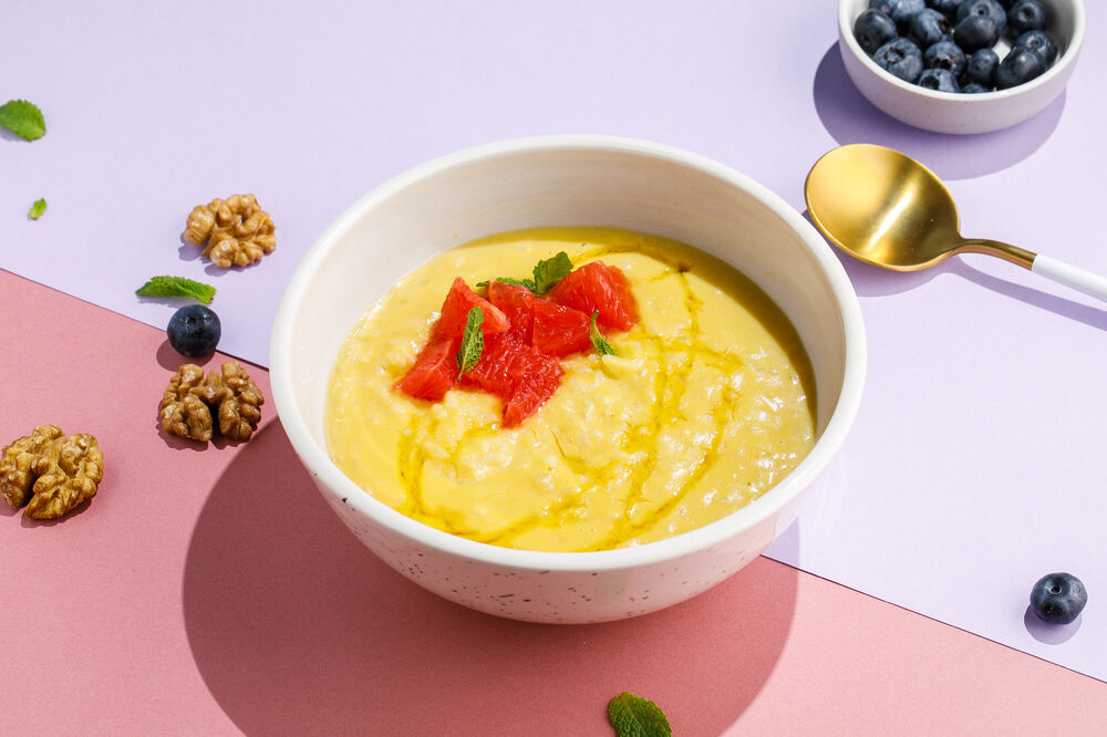 Rice porridge with mango and grapefruit