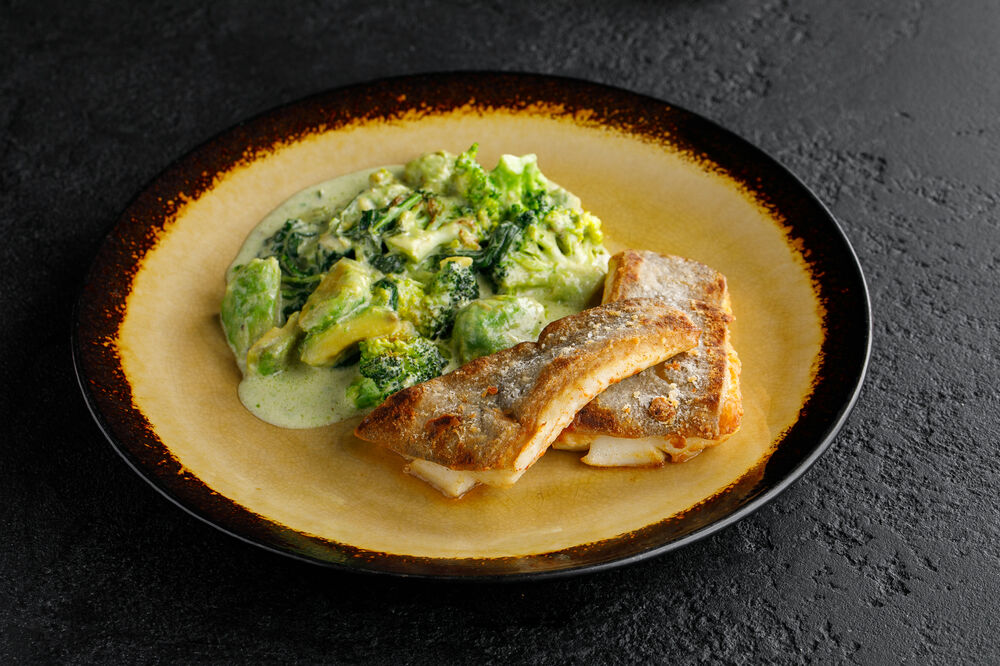 Halibut with spinach, avocado and cheese sauce