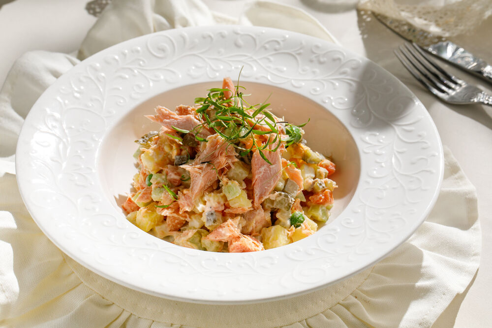 Салат "Оливье" с форелью