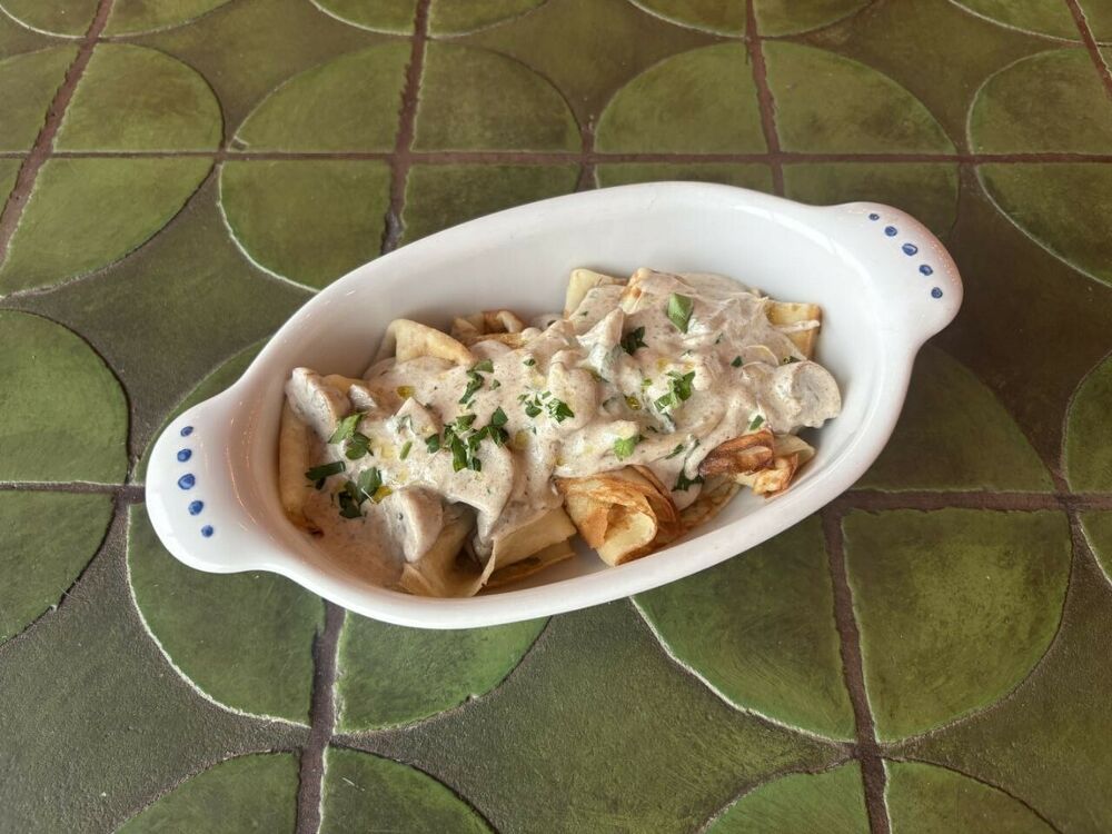 Блины с грибами и трюфельным соусом