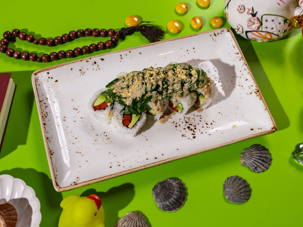 Vegan roll with chuka