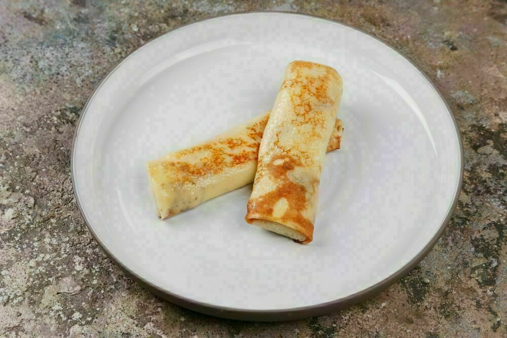 Pancakes with stewed chicken and mushrooms in cream