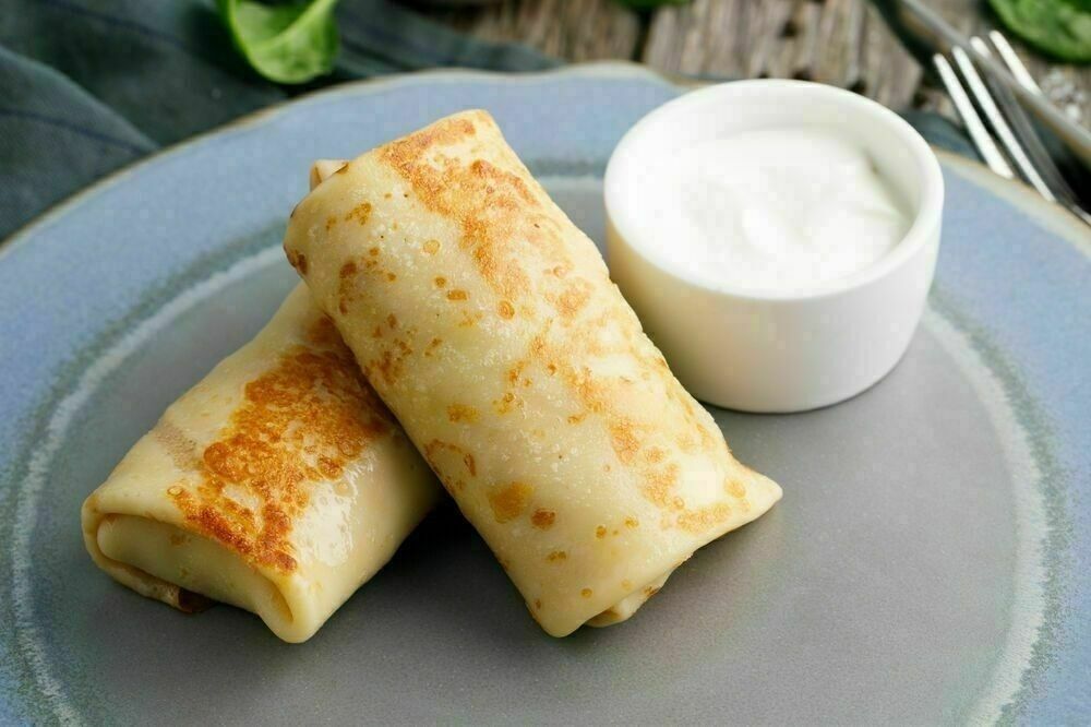 Pancakes with stewed chicken and mushrooms in cream