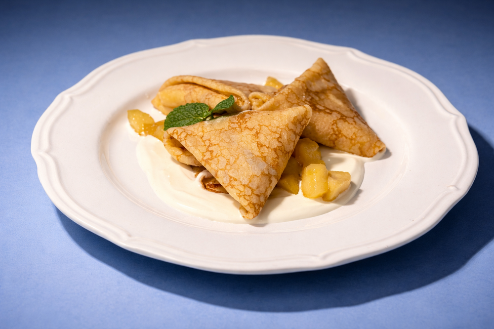 Pancakes with cottage cheese and caramelized apple