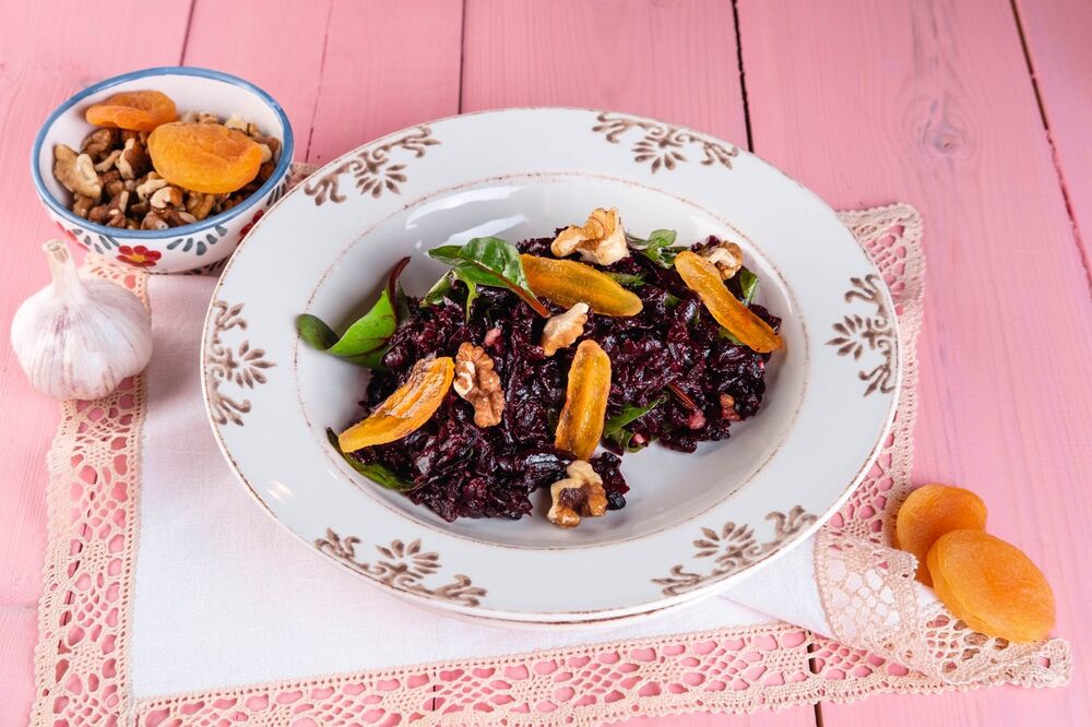  Beet salad with prunes and walnuts