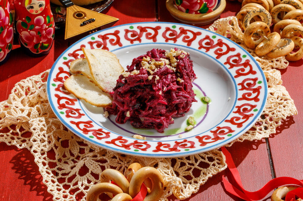 Beetroot with prunes and walnuts