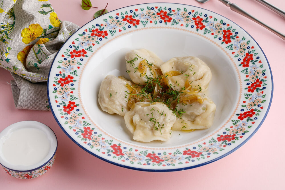 Dumplings with potatoes and lean sour cream