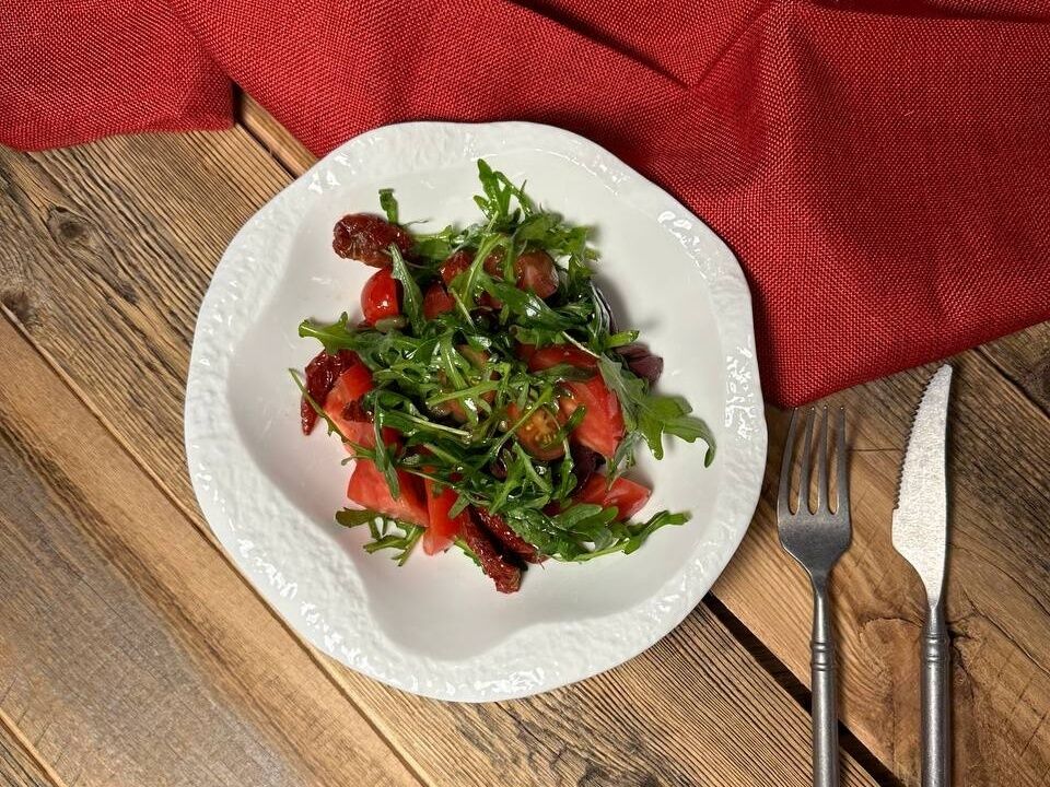 Assorted tomatoes with arugula