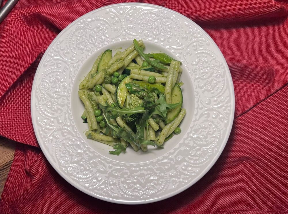 Pasta with green vegetables
