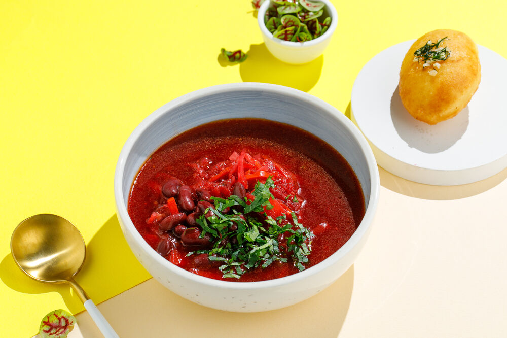 Borscht with beans and pampushka