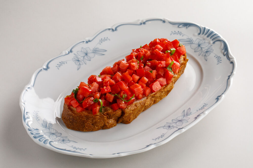  Bruschetta with tomatoes