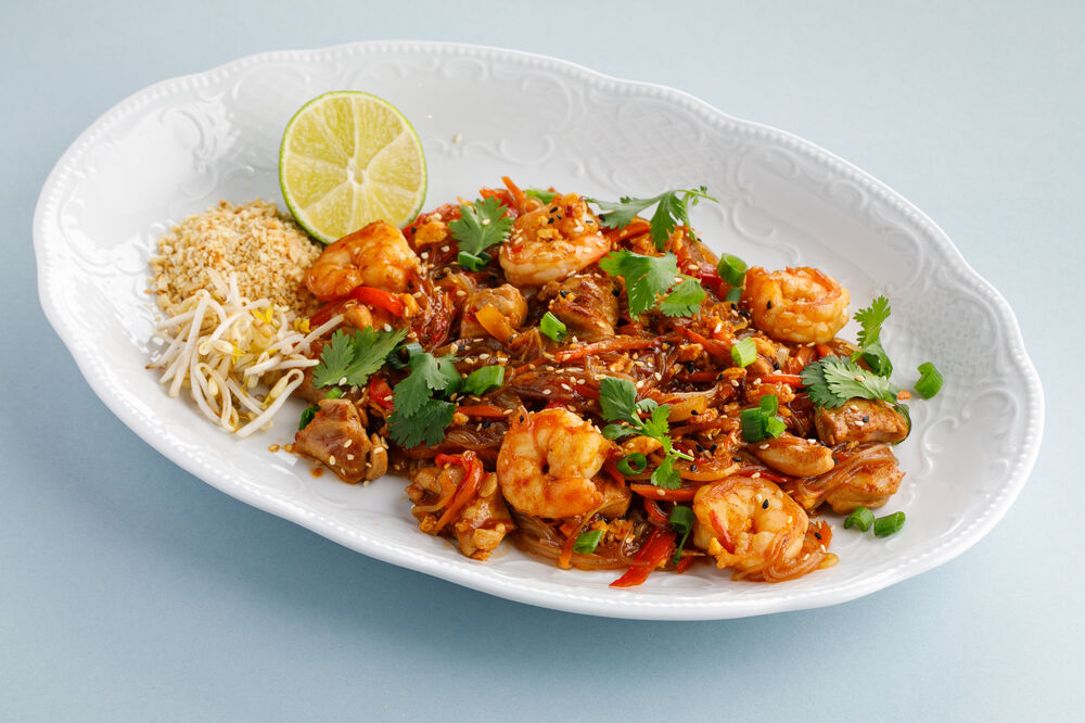Pad Thai with chicken and shrimp