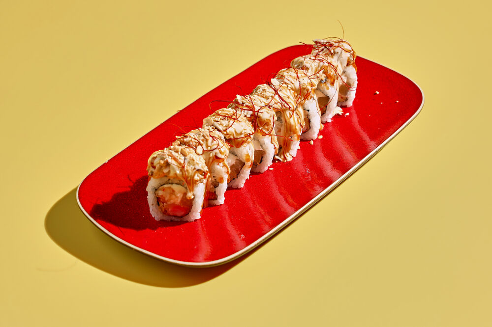  Roll with eel, pineapple and truffle sauce