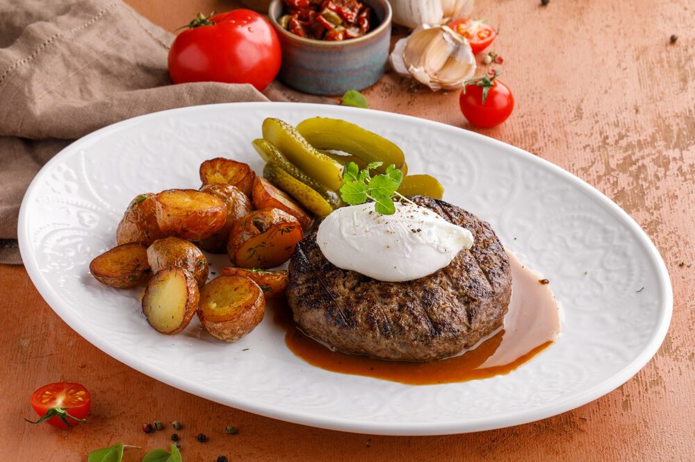 Steak with pepper sauce