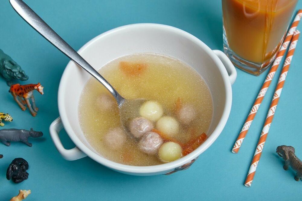 Домашний куриный суп с лапшой
