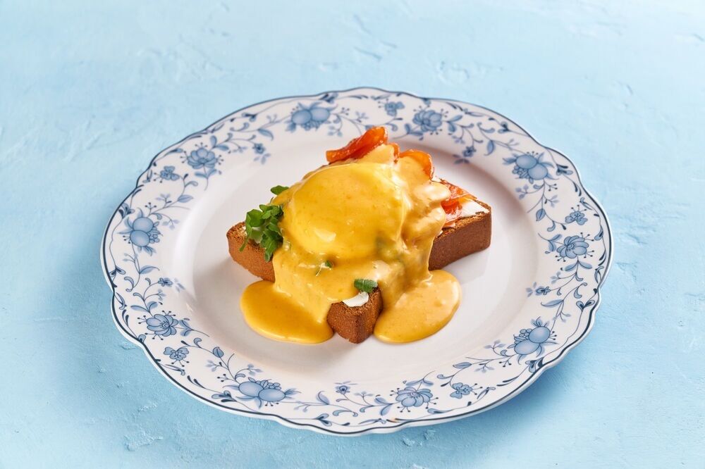 Egg "Benedict" on brioche with smoked salmon