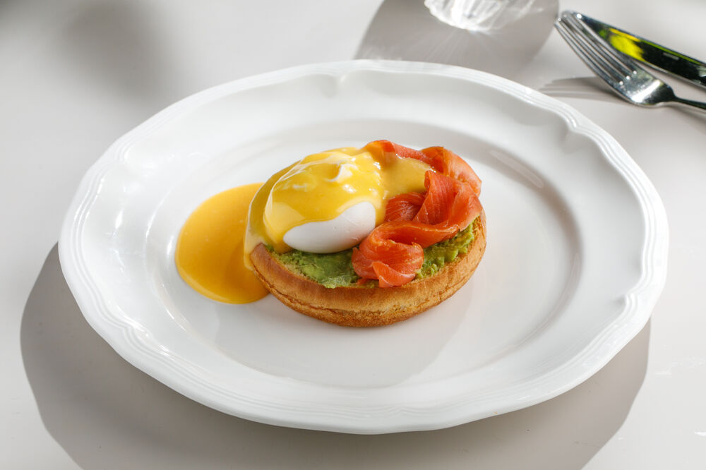 Яйцо "Бенедикт" с копченым лососем