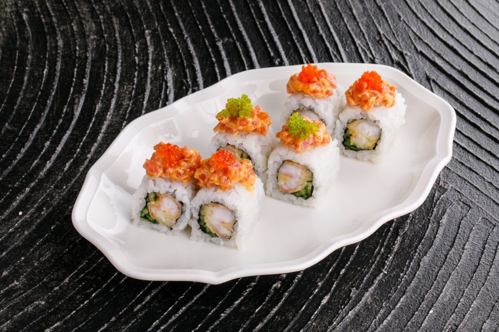 Tempura roll with shrimp and spicy tuna 