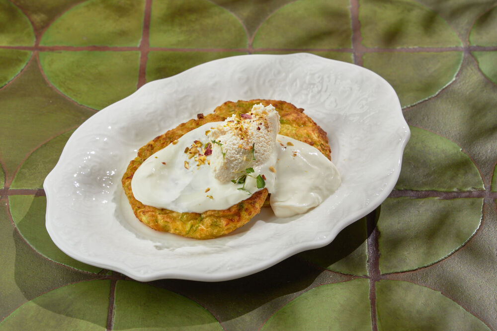 Zucchini fritters with ricotta cream