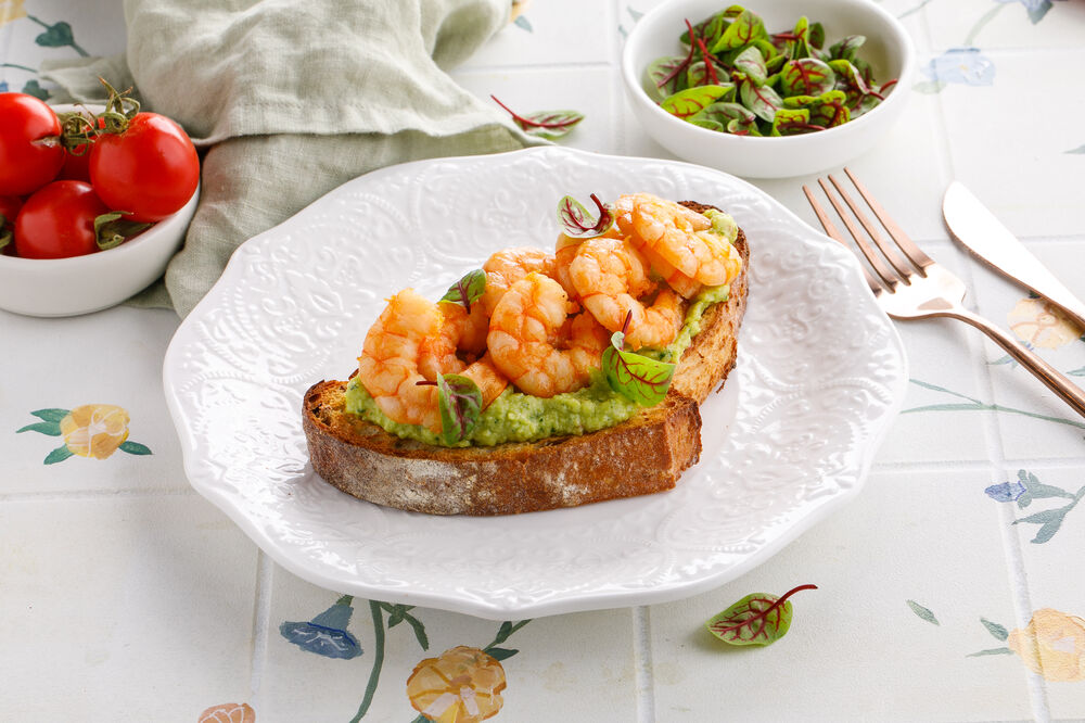 Bruschetta with shrimp