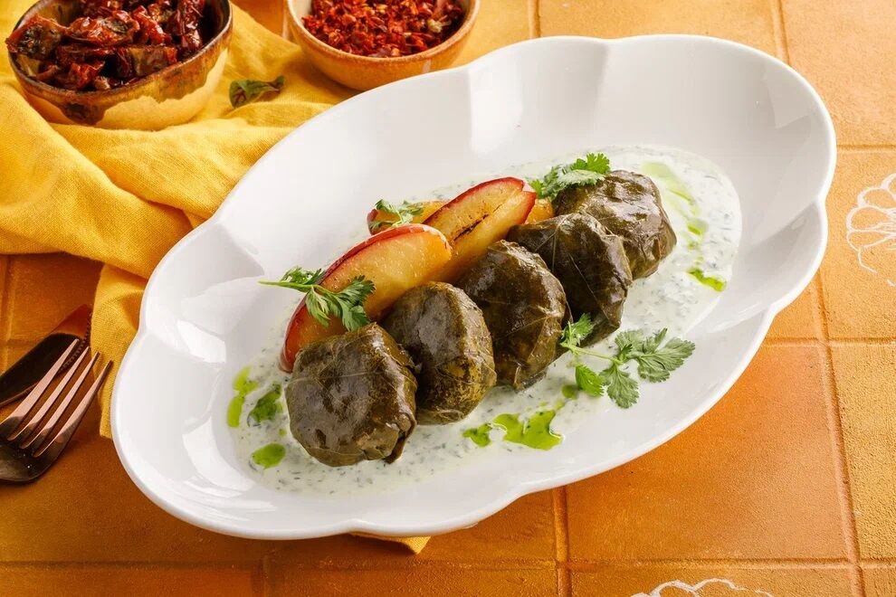 Долма с уткой и яблоками