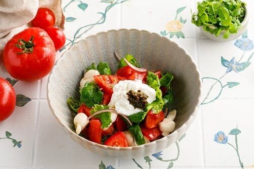 Salad with tomatoes, matzoni and green adzhika