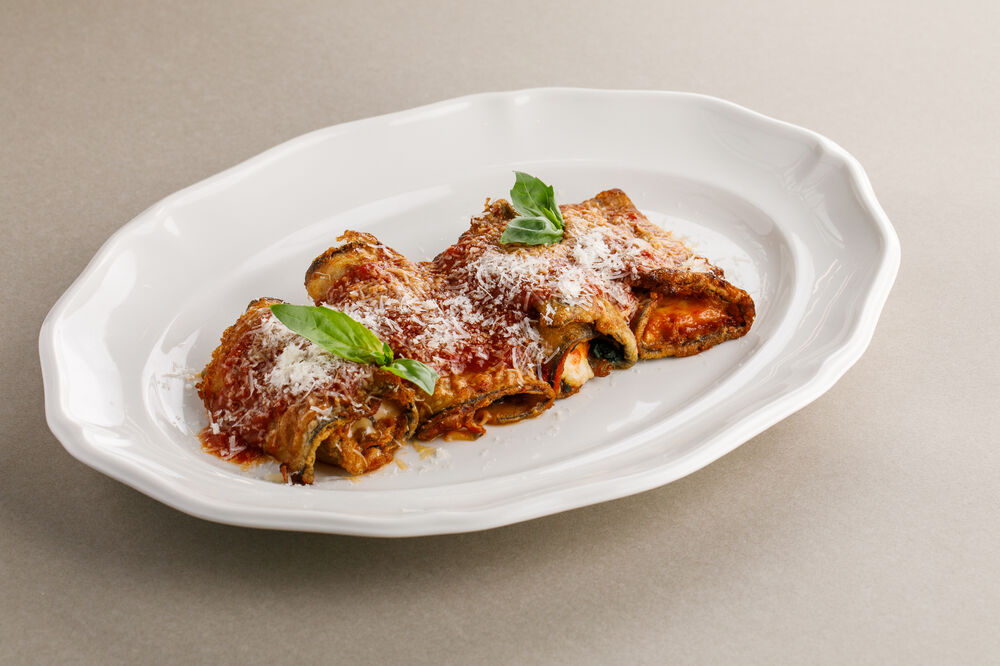 Eggplant rolls with mozzarella