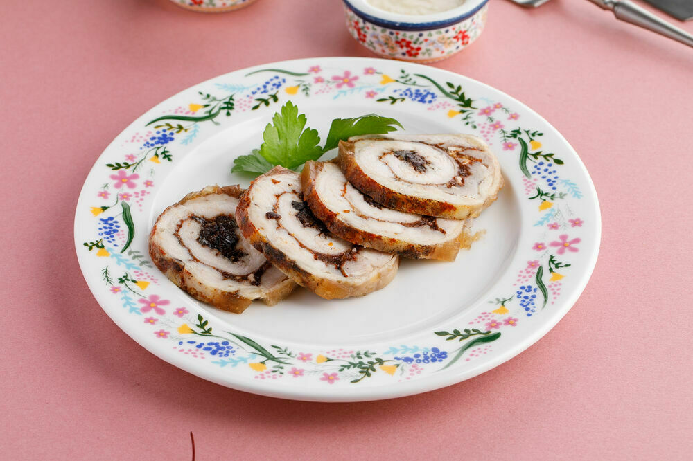 Guinea fowl roll with prunes and walnuts