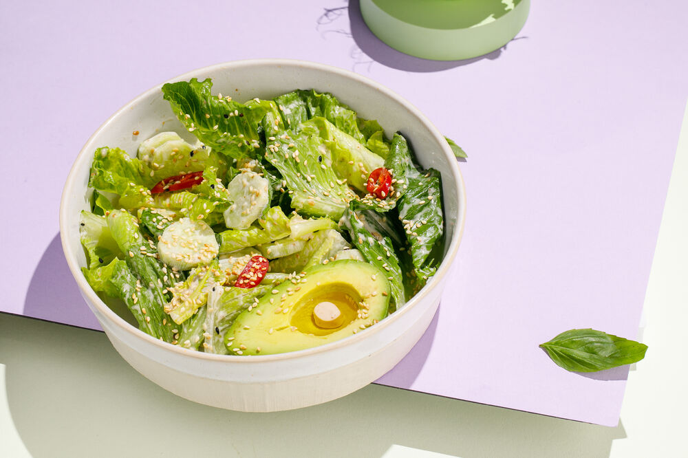 Salad with avocado and nut dressing