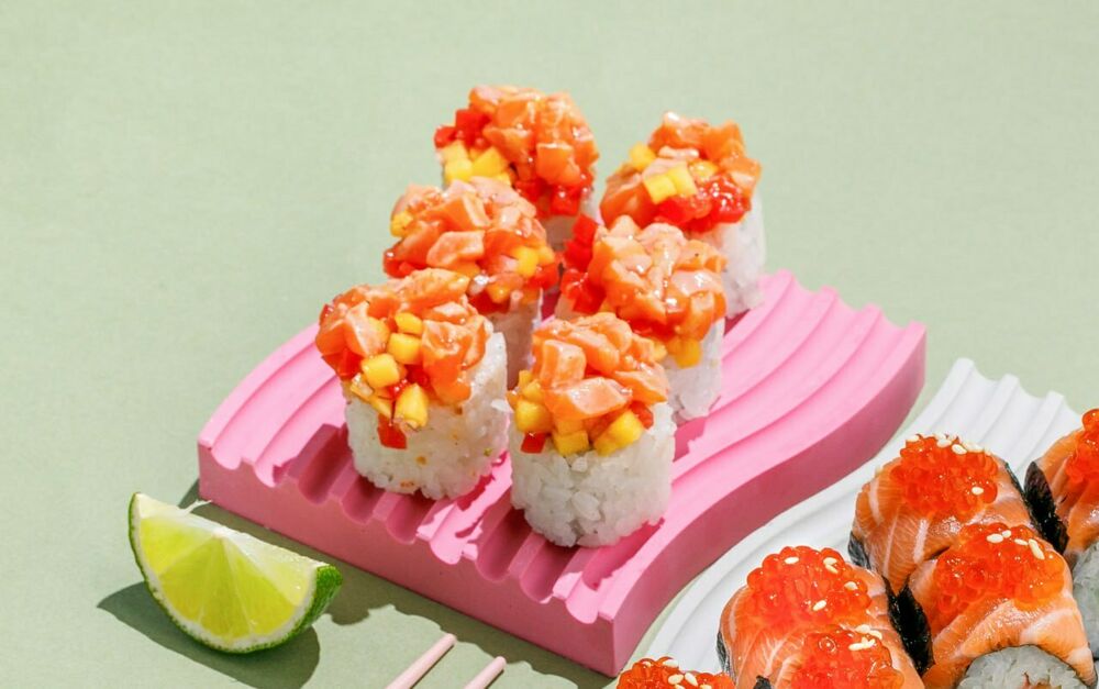 Salmon tiradito roll