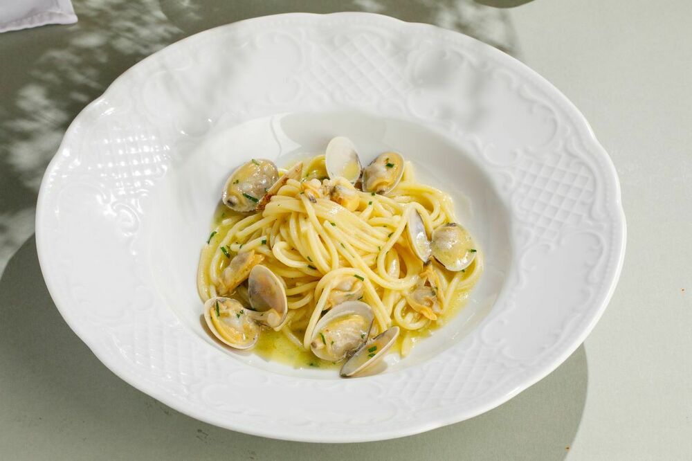  Pasta with vongole
