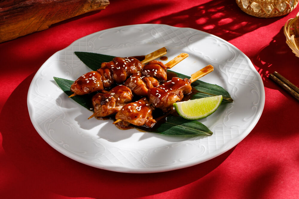 Chicken skewers in unagi-teriyaki sauce