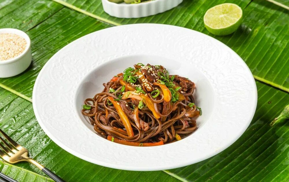 Buckwheat noodles with beef