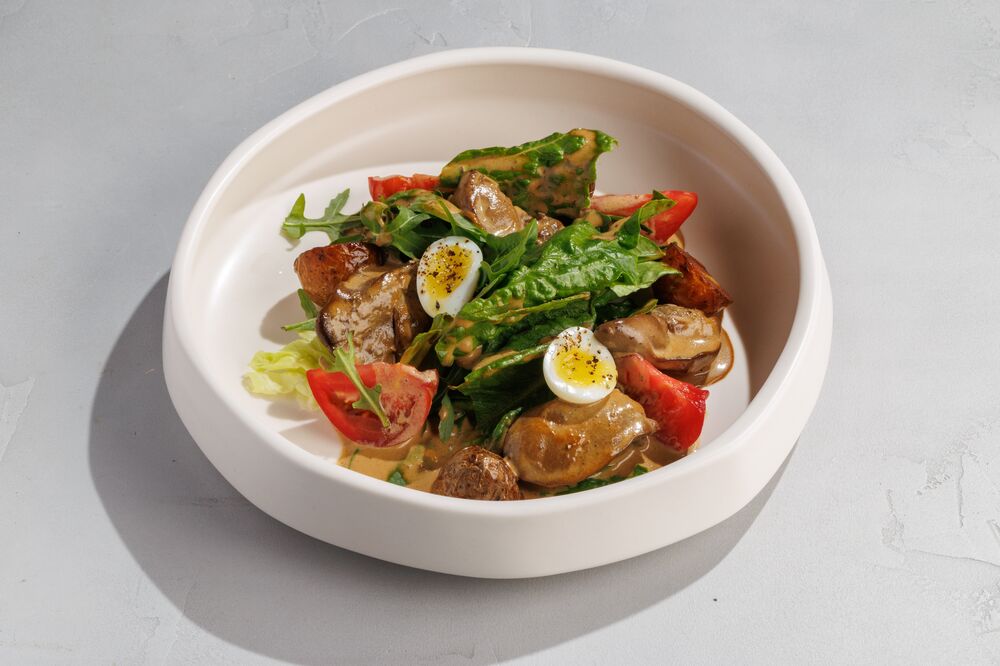 Salad with chicken liver
