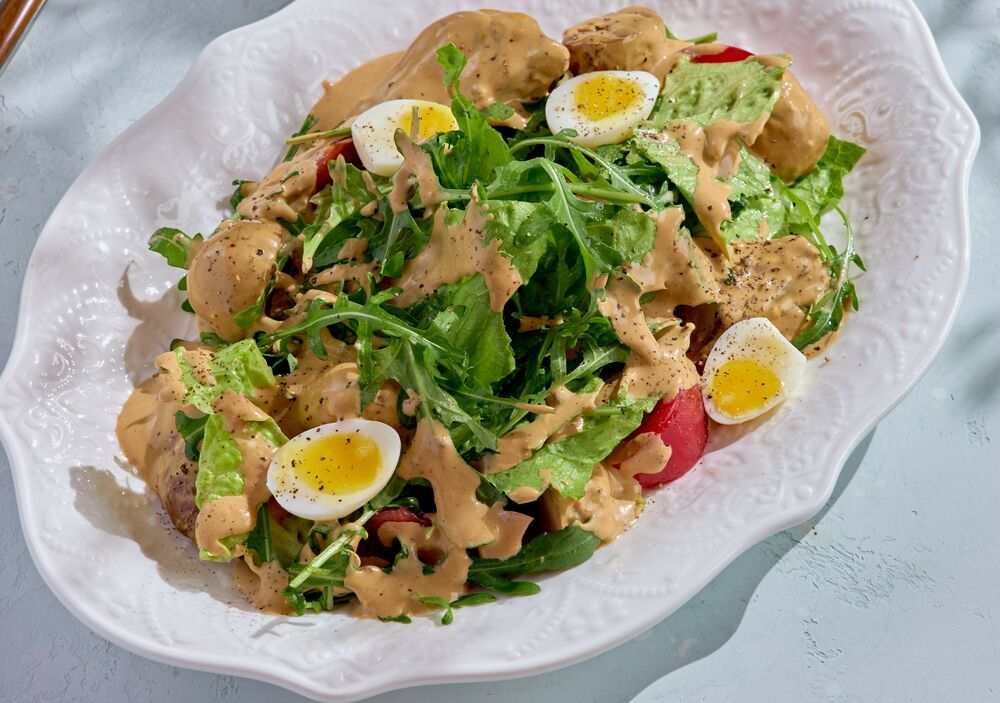 Salad with chicken liver