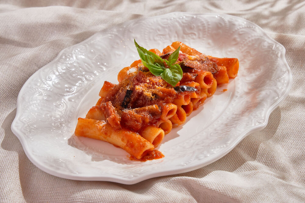 Candelie with tomato sauce and eggplant