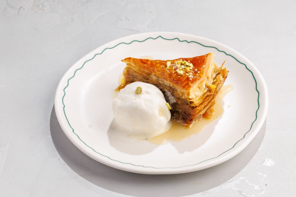 Pistachio baklava with ice cream