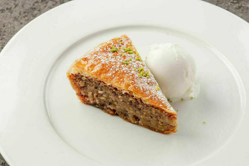 Pistachio baklava with ice cream