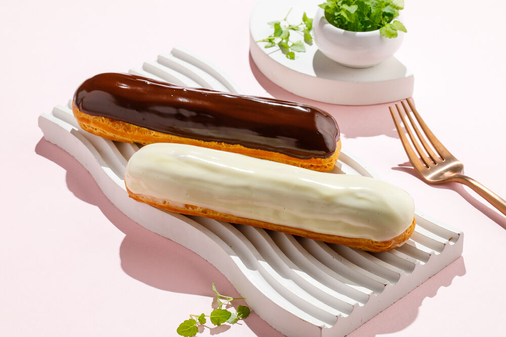 Eclair with custard