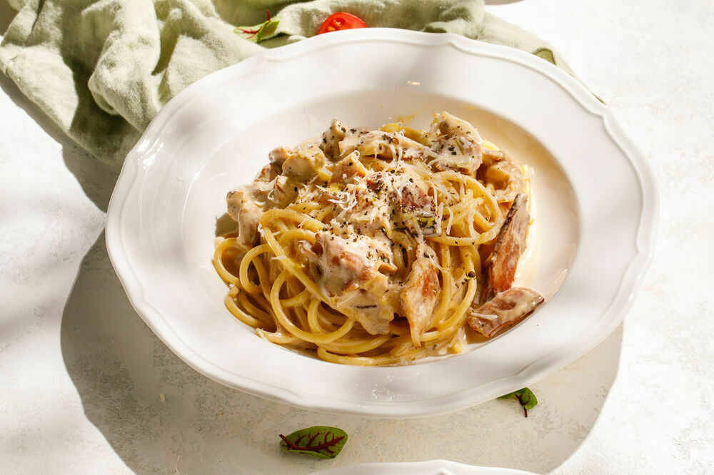 Pasta Carbonara with chicken and bacon