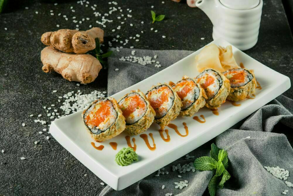 Tempura roll with salmon