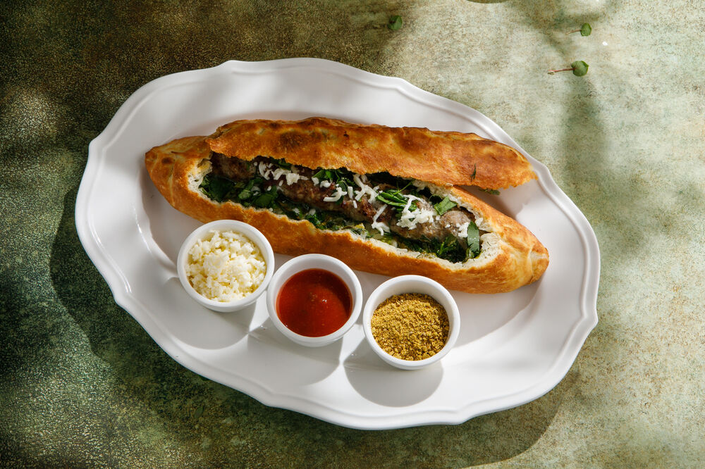 Crispy boat with lula kebab
