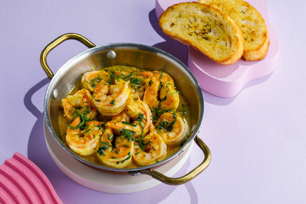 Shrimps with garlic and parsley