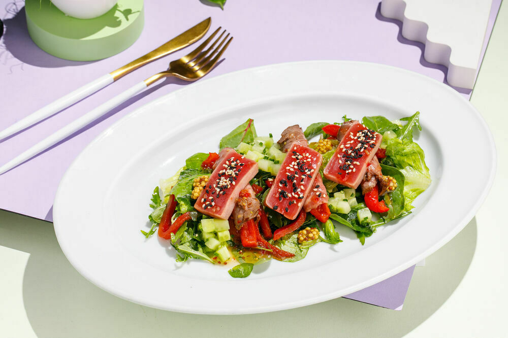 Salad with tuna and beef