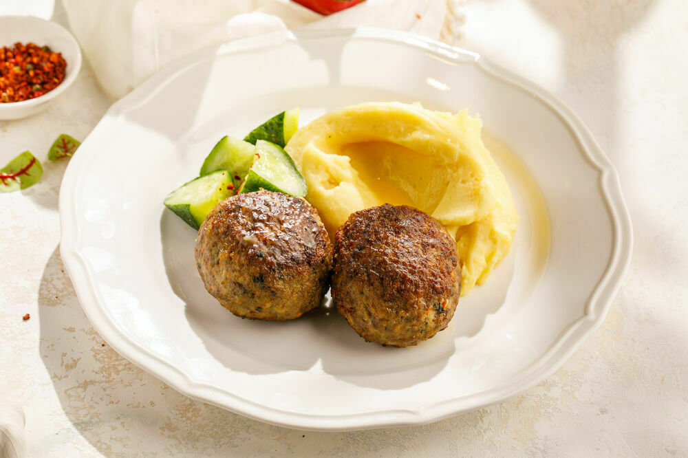 Homemade cutlets with mashed potatoes